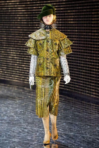 Look 34